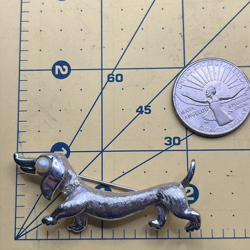Vintage Kramer Dachshund brooch large faux pearl eye rhinestone collar 2 inches - Picture 6 of 7